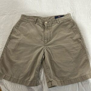 Men’s VineyardVines shorts size 32 , excellent condition.